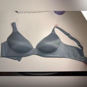 Victoria's Secret Infinity Flex Lightly Lined Wireless Plunge Bra